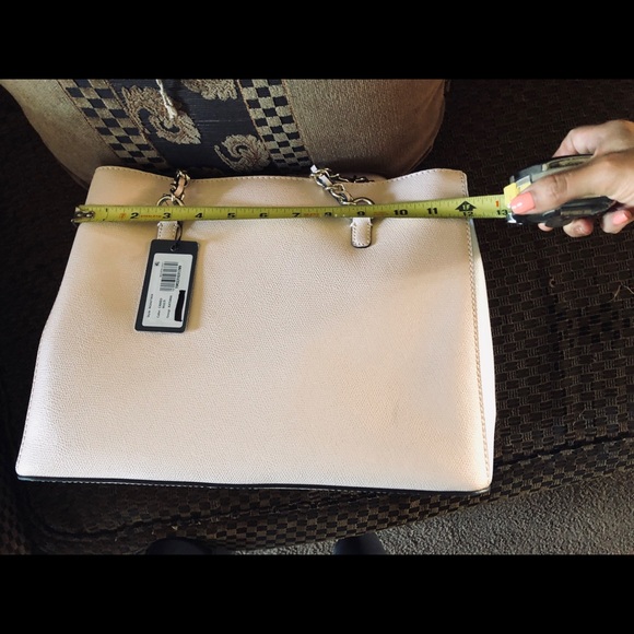 ‼️SOLD‼️Guess Tote - Picture 4 of 7